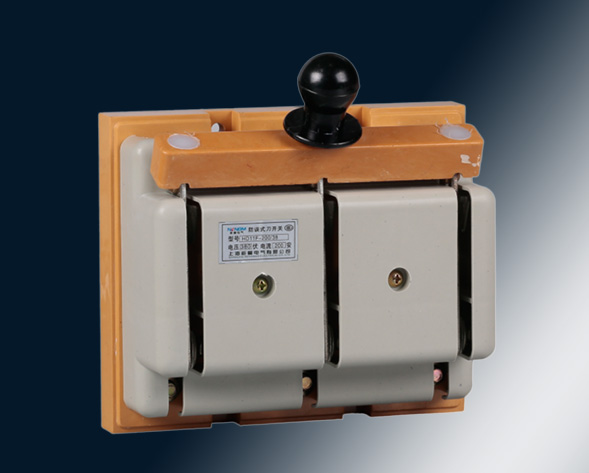 HD系列單投刀開(kāi)關(guān)、HS系列雙投刀開(kāi)關(guān)適用于交流50Hz、額定電壓400V、直流220V，額定電流至1500A的成套配電裝置中，用作手動(dòng)不頻繁接通與分?jǐn)嘟恢绷麟姟?>
											HD、HS開(kāi)啟式刀開(kāi)關(guān)</a>
										</div>
										 
										<div   id=
